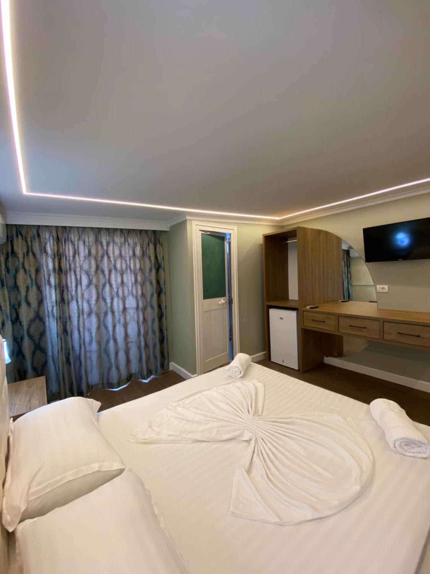 Bliss Boutique Hotel Durrës Buitenkant foto